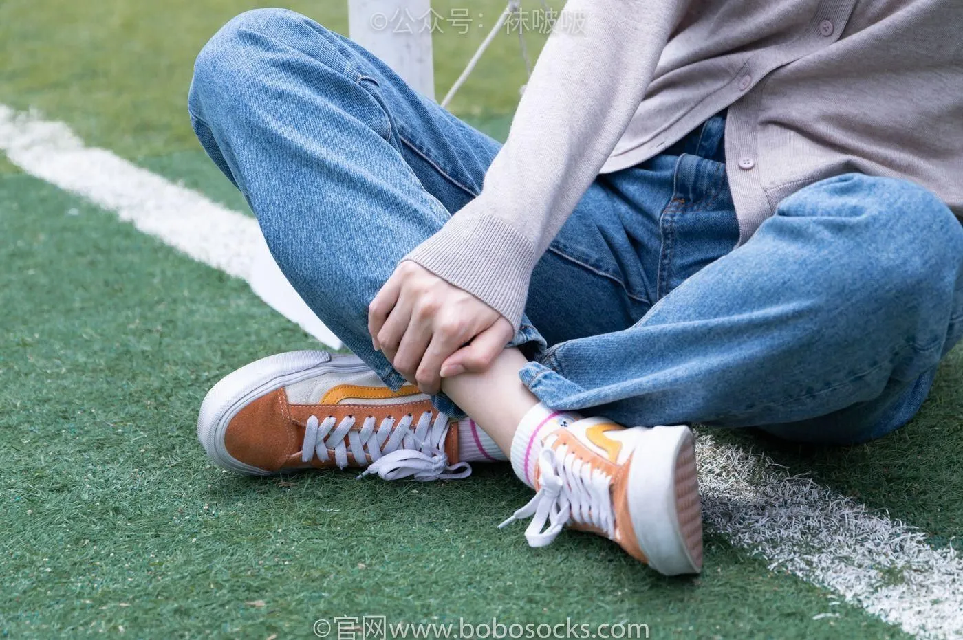 [BoBoSocks袜啵啵]NO.004 泡芙-vans帆布鞋、白棉袜、裸足 [127P]插图2